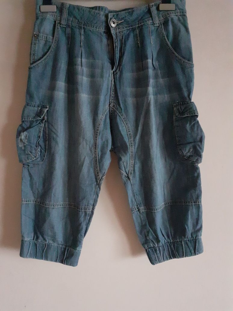 Spodnie jeansowe bermudy Cubus