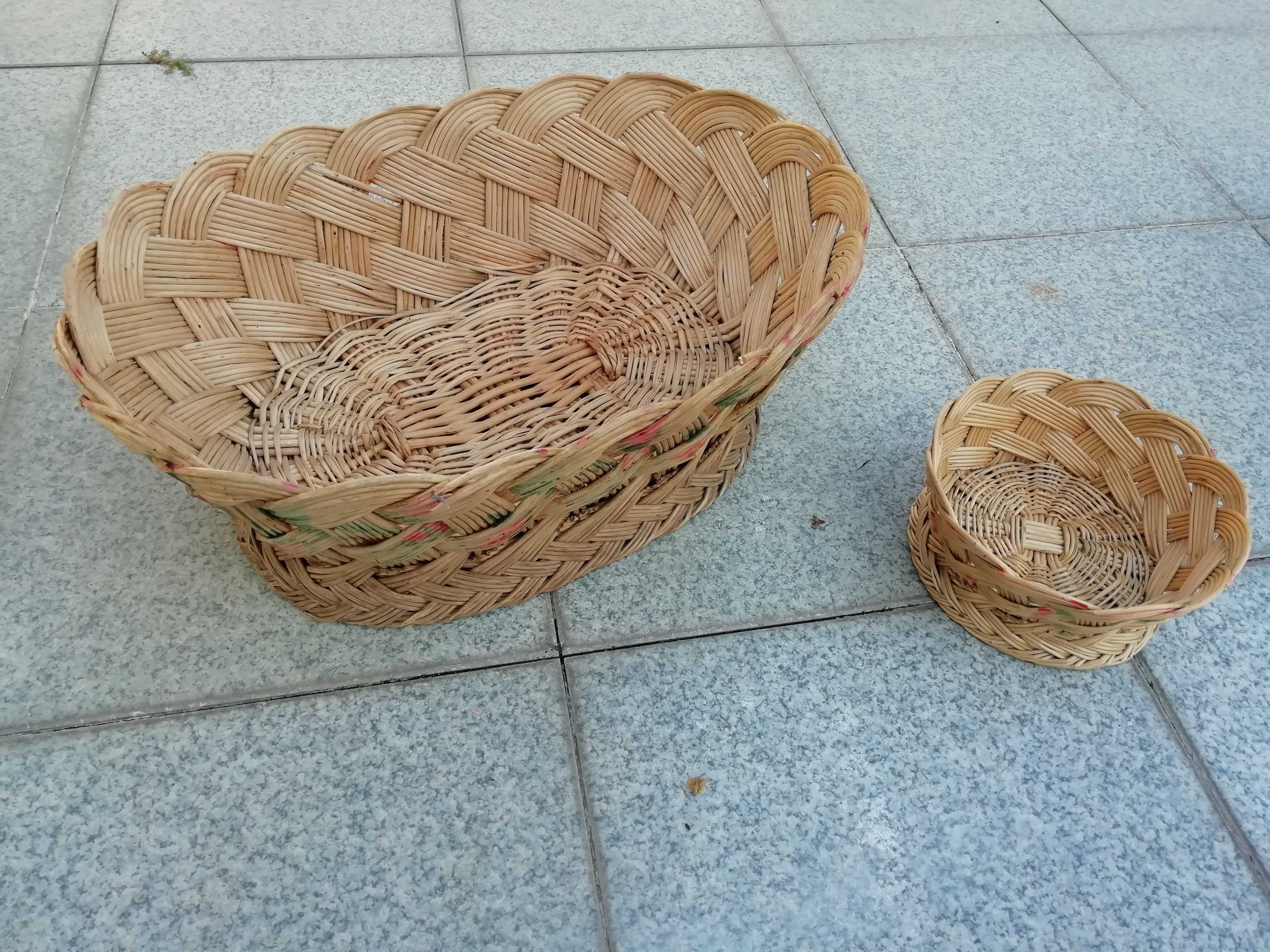 Cestos decorativos de palha