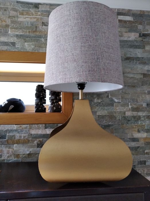 Base de candeeiro da loja Área. Também tenho o abajur