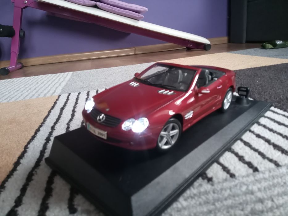 Mercedes SL R230 1:18