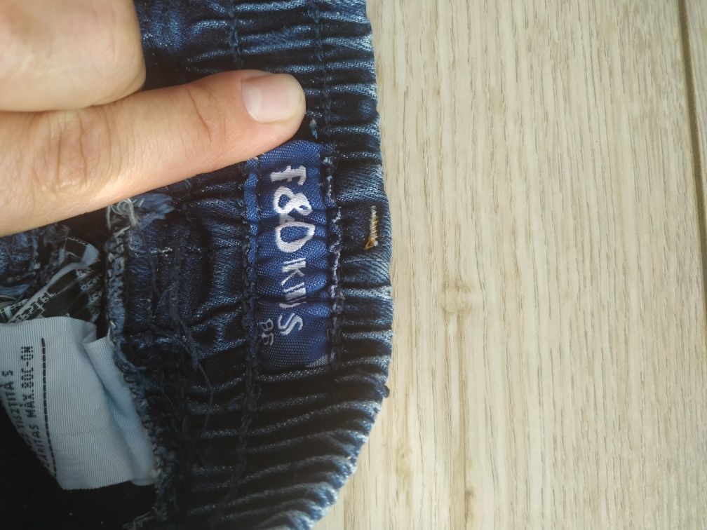 Продам джинсы на мальчика