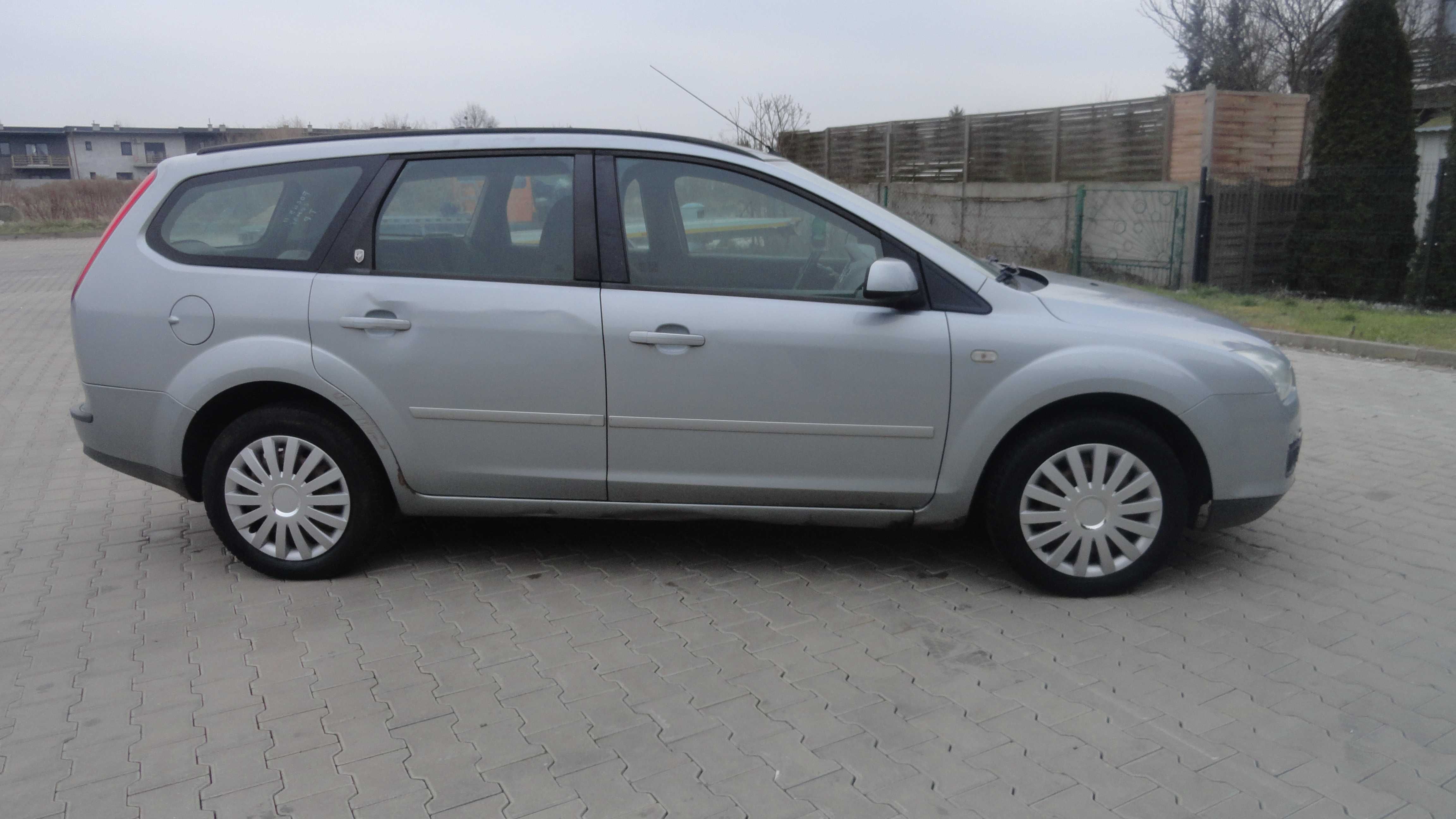Błotnik lewy przód przedni Ford Focus MK2 kod koloru DA3