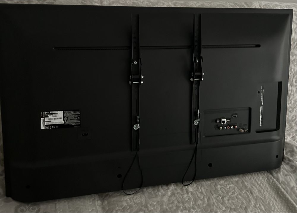 Televisao LG 43UM710PLB  01.2020  em excelente estado montado na Polon