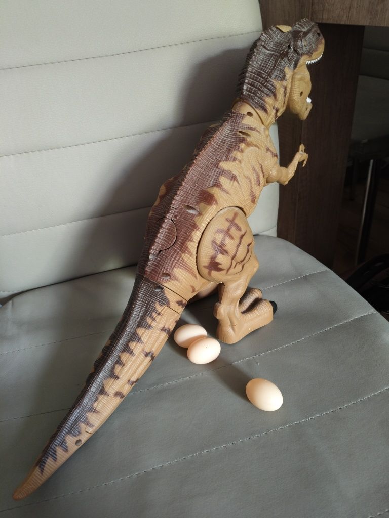 Dinozaur TRex chodzi, świeci, ryczy