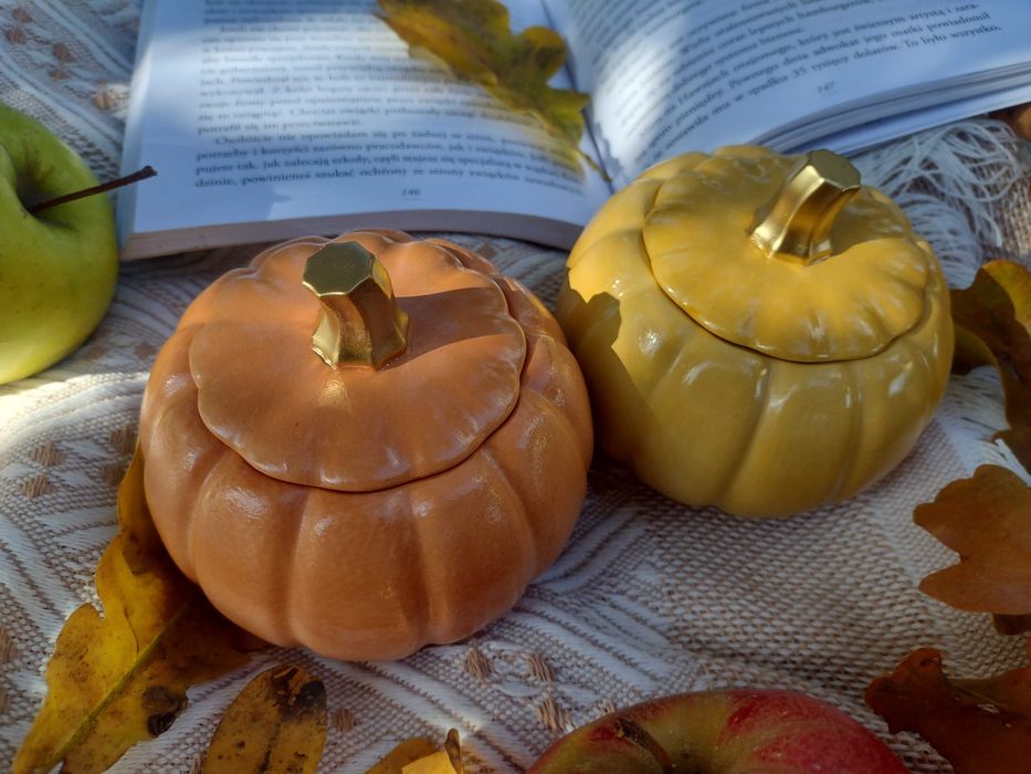 Dekoracja, aromatyczna świeca sojowa w gipsowym pojemniku handmade