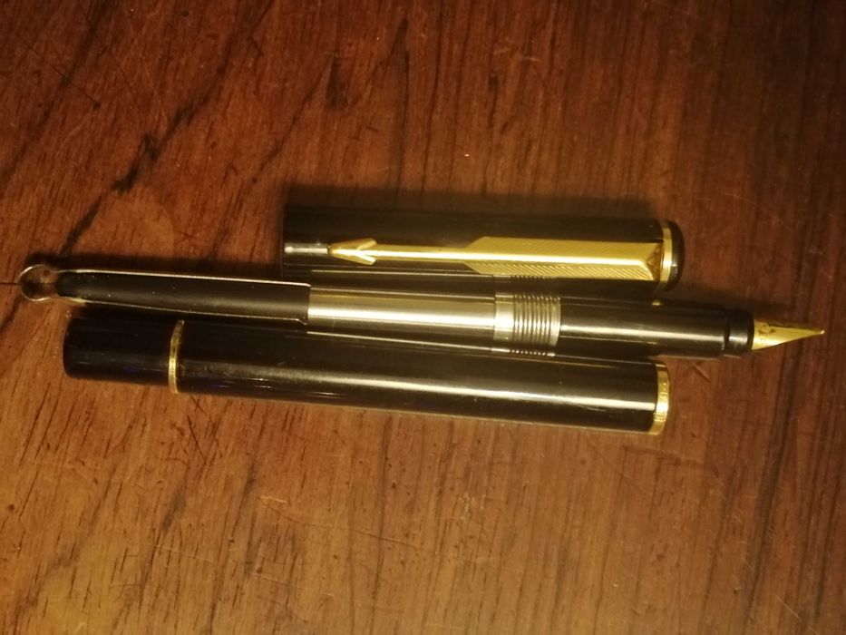 Caneta Parker 88 em laca da China preta.