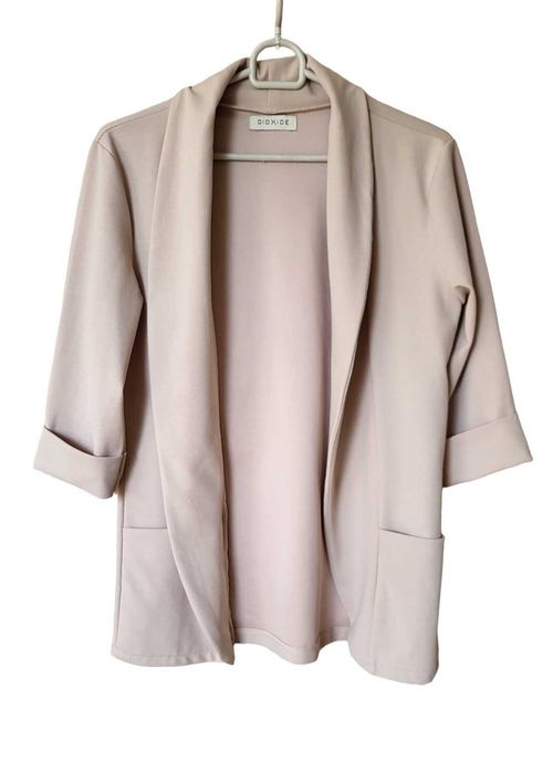 jasna lekka marynarka, żakiet w kolorze beżowym