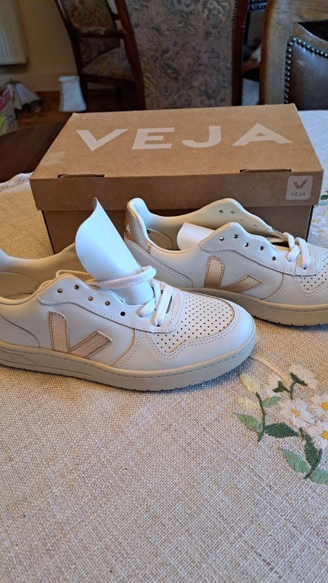 Adidasy  Veja.37