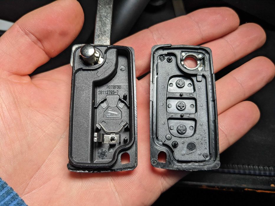 Викидний корпус ключа 3 кнопки Citroen Fiat Peugeot  CE0536