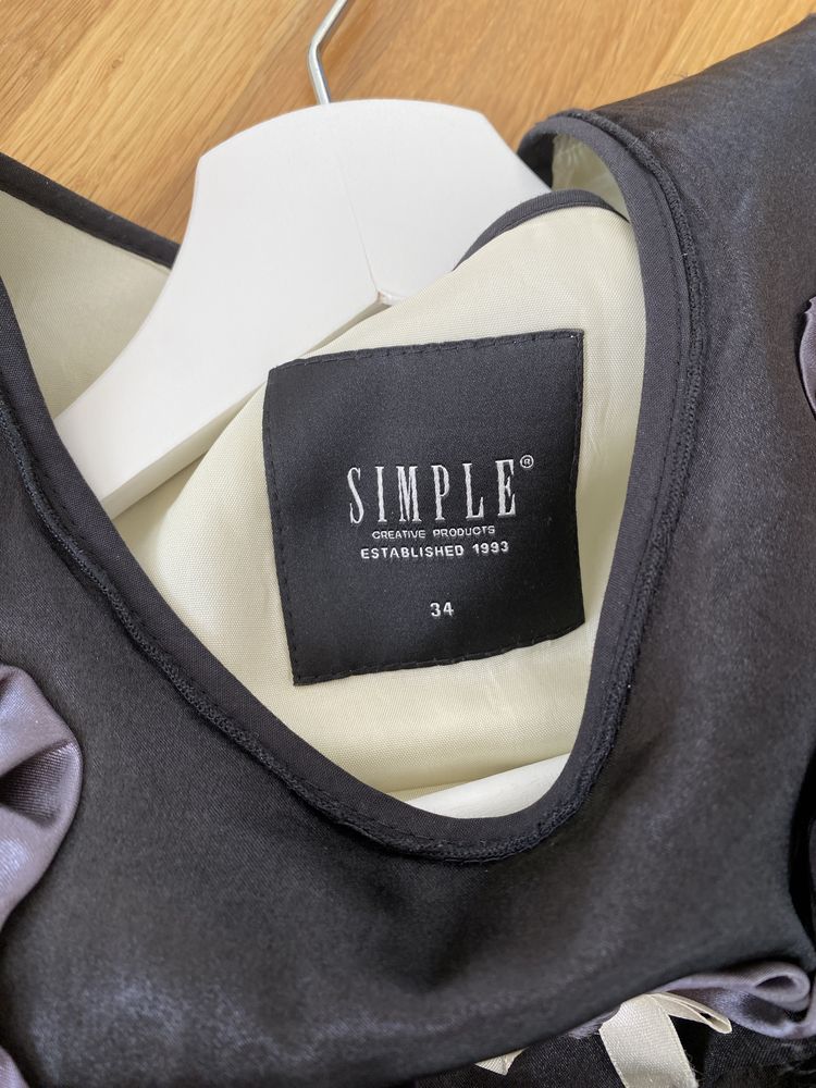 Sukienka Simple XS czarna lekko plisowana elegancka