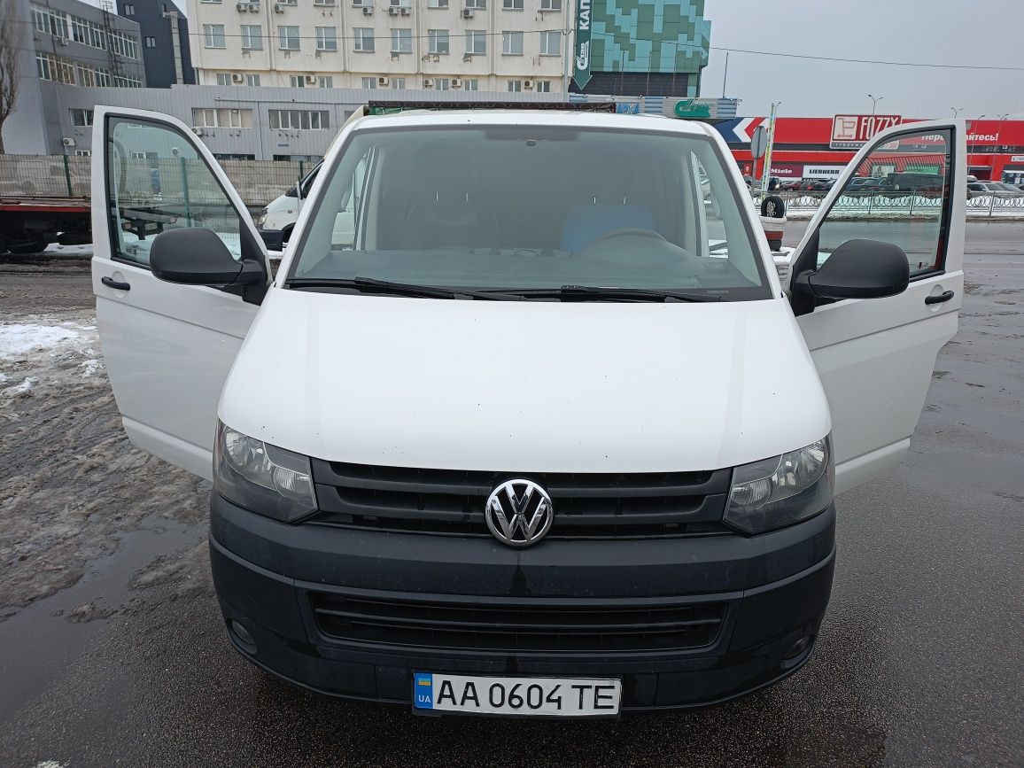 ПродаєтьсяVWTransporterT5  2014рік.