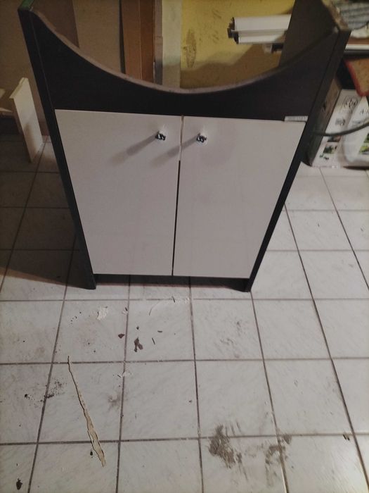 Szafka z umywalka