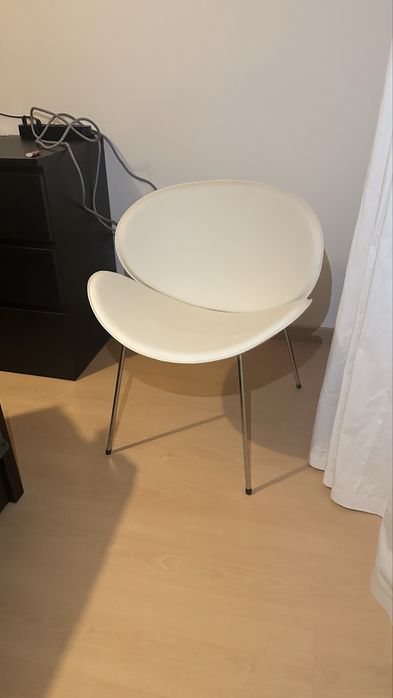 Cadeira branca para quarto