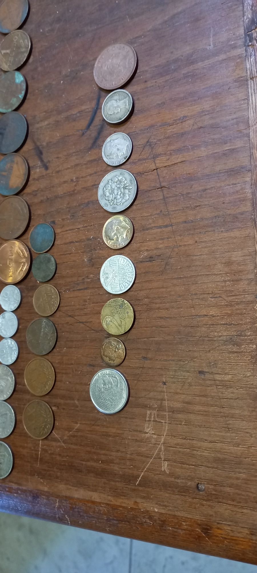 Vendo várias moedas portuguesas e outros paises