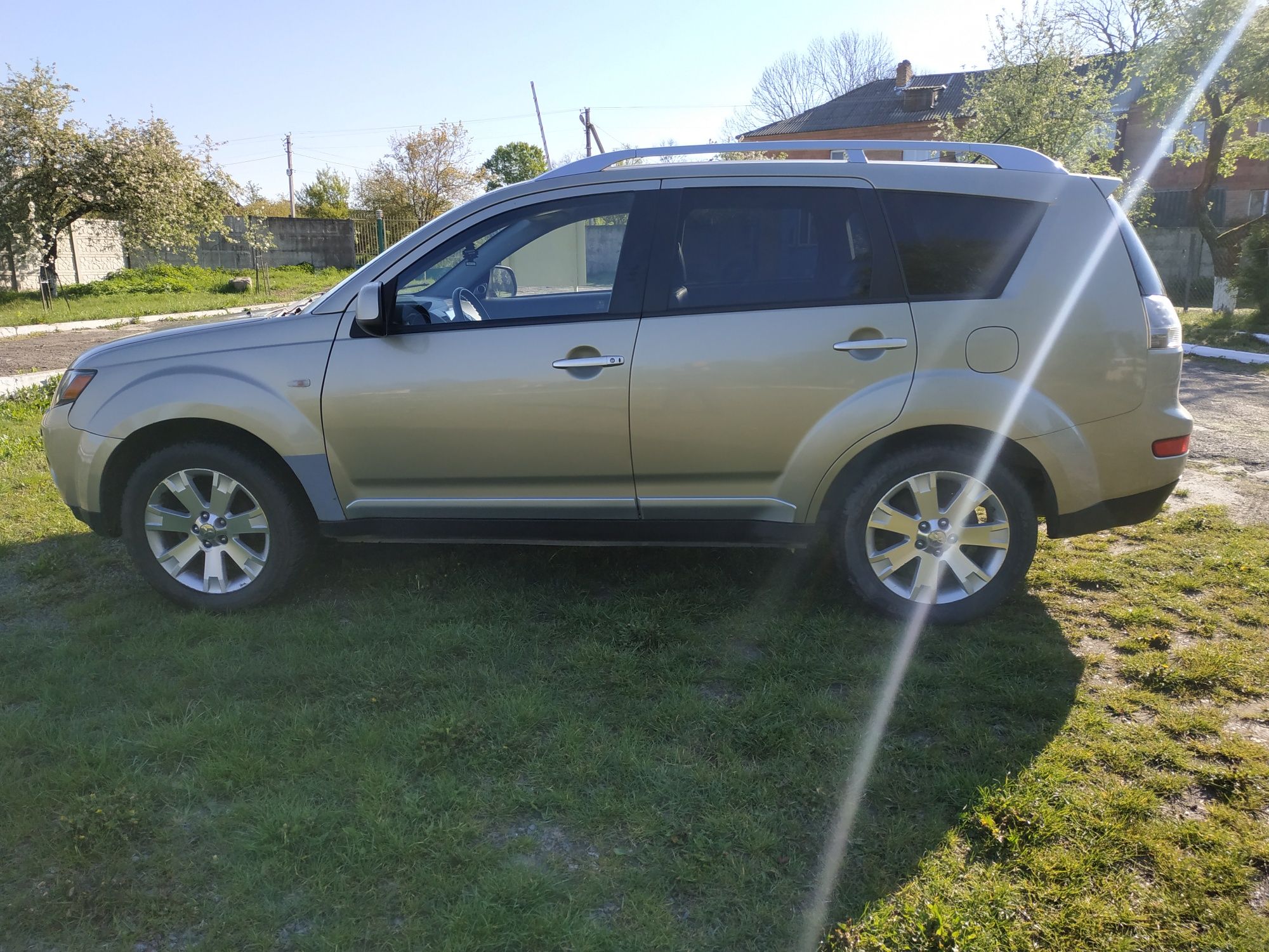 Продам   Mitsubishi  Outlander XL