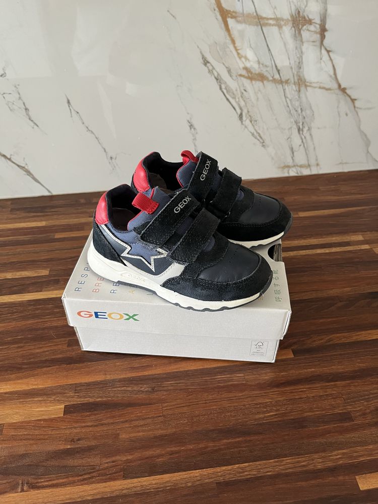 Sapatas em pele Tamanho 26 marca Geox