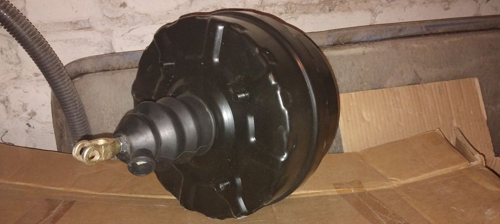 Вакуумний підсилювач гальм на авто Уаз