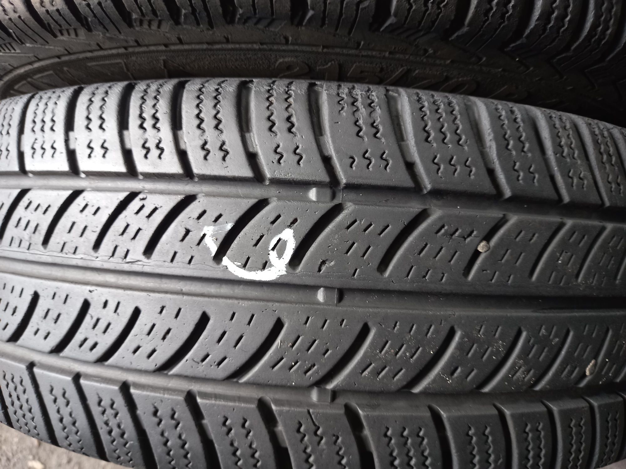 Opony używane 215/70/15c continental 2x6.5 mm