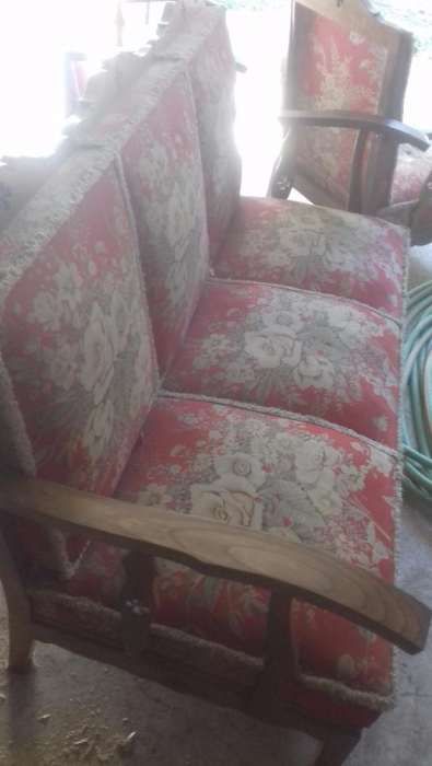 sofa em castanheiro muito lindo