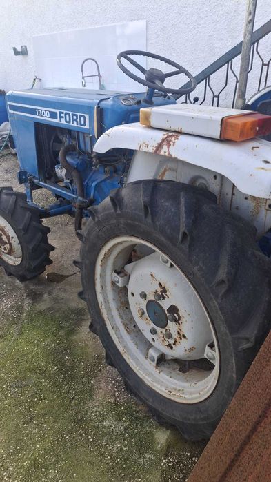 Trator Ford 1300