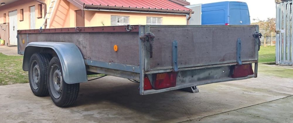 Przyczepka samochodowa