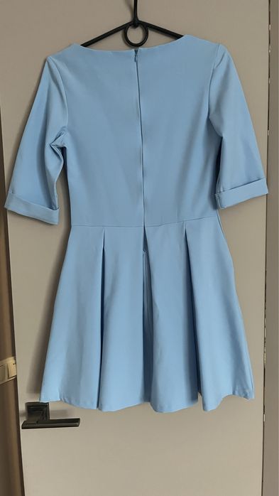 Блакитна сукня
