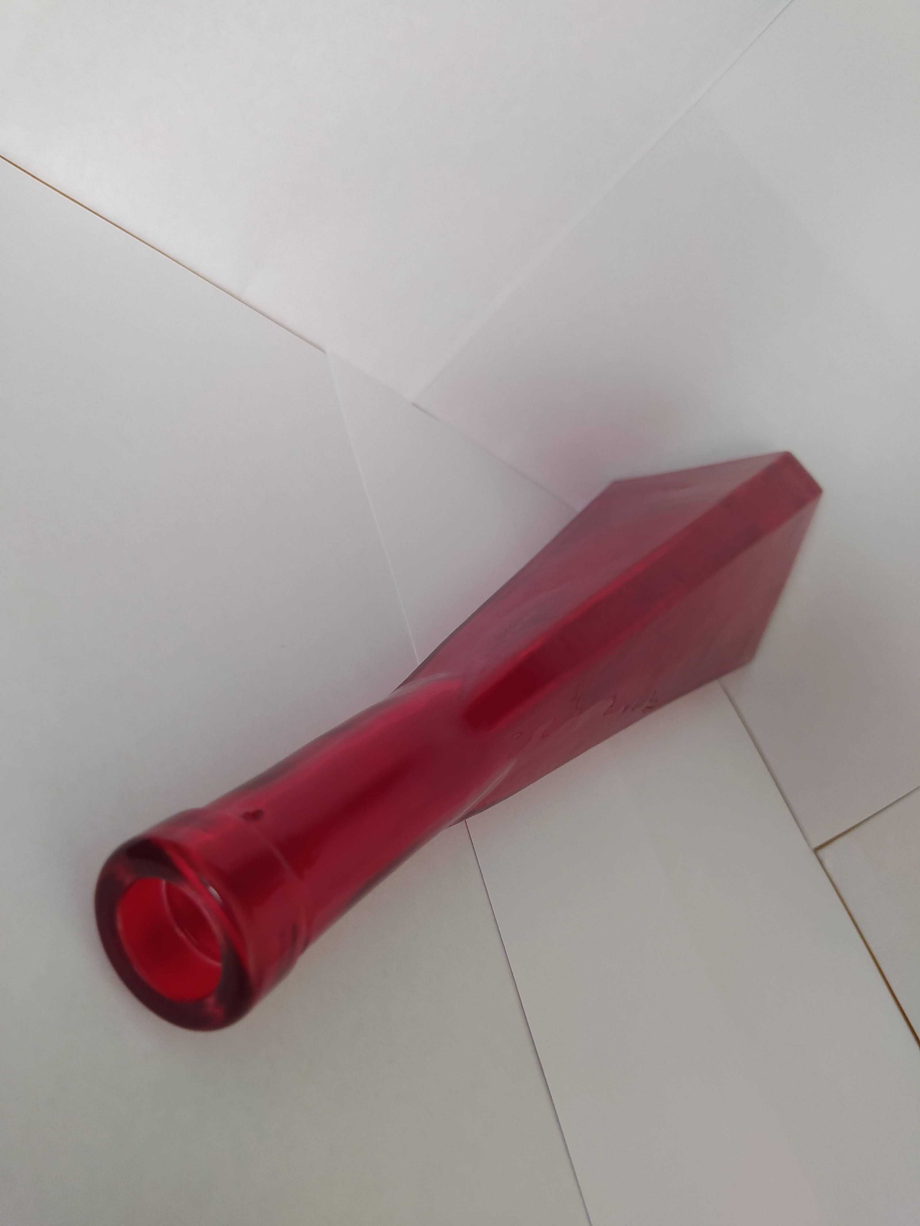 Sygnowana czerwona trójkątna butelka butla piękna
