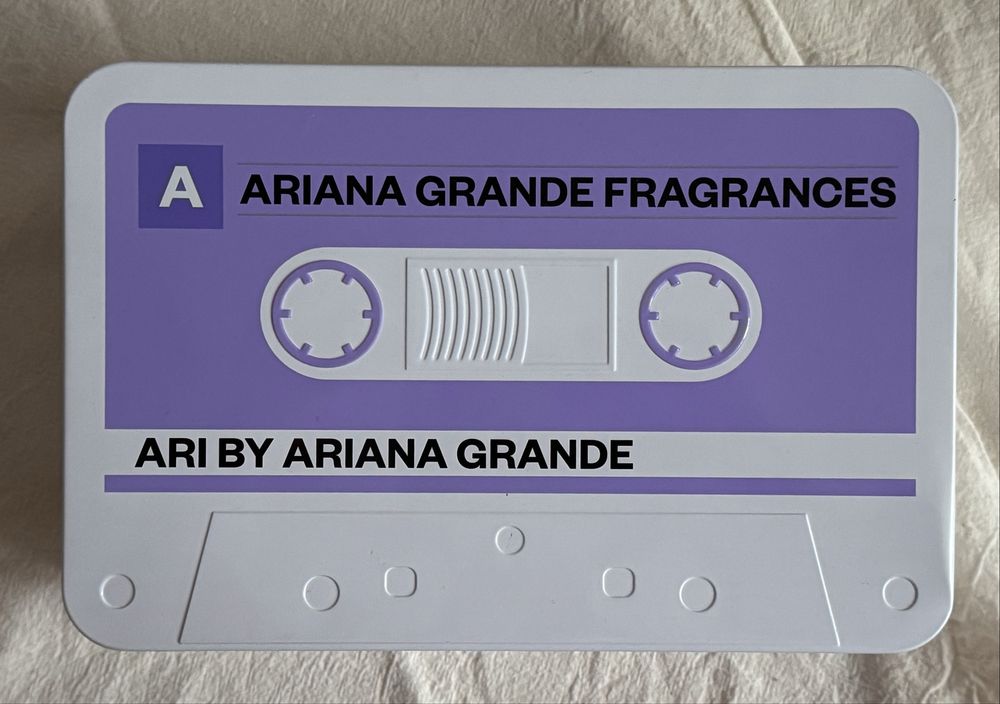 ariana grande by ari