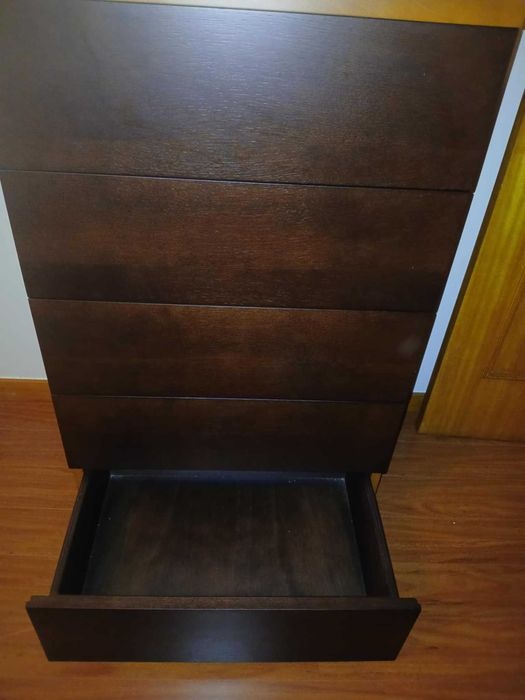 Quarto Completo - King Size LEDs, Mesinhas de Cabeceira e Camiseiro