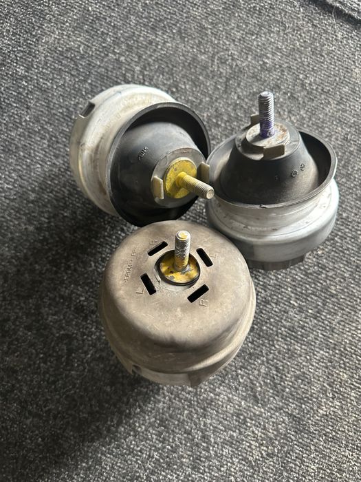 Подушка двигателя