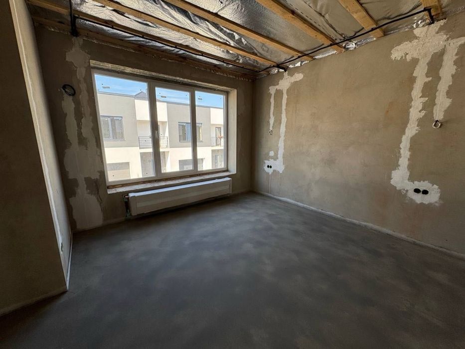 Готовий котедж з гаражем, усіма комунікаціями та усіма чорновими робот