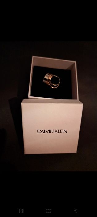 Brincos Calvin Klein 
Novos
