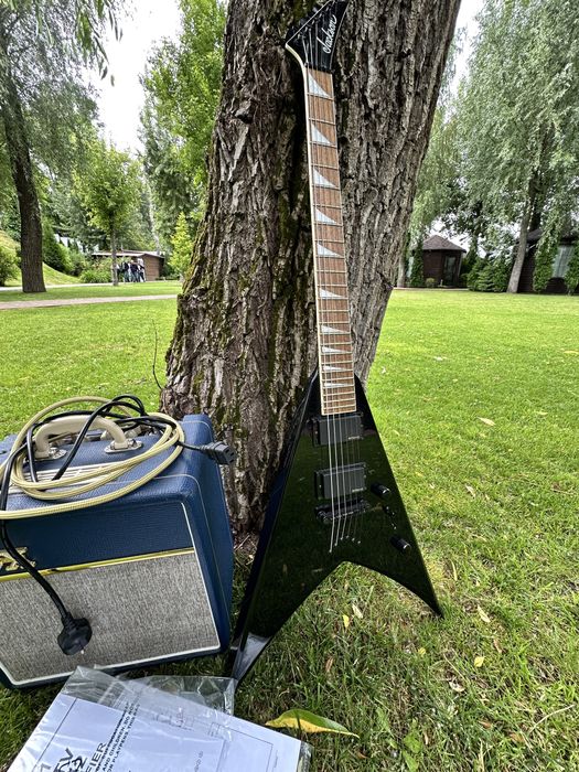 Електрогітара jackson kuxt blk king v bk комбопідсилювач vox