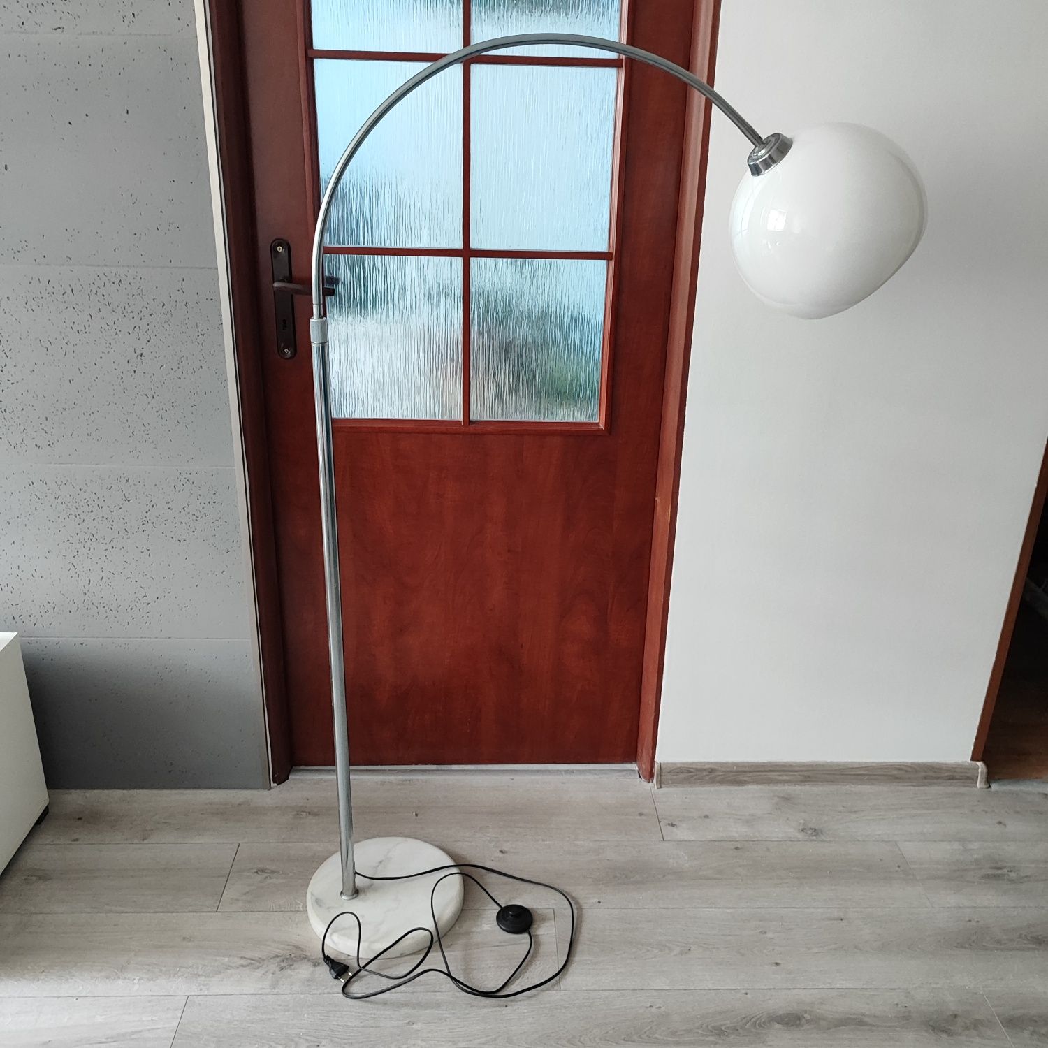 Lampa stojąca podłogowa