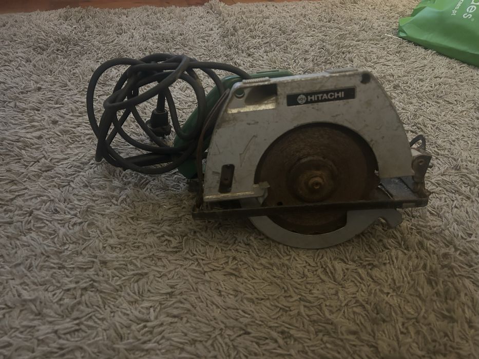 Serra Hitachi com proteção de lamina