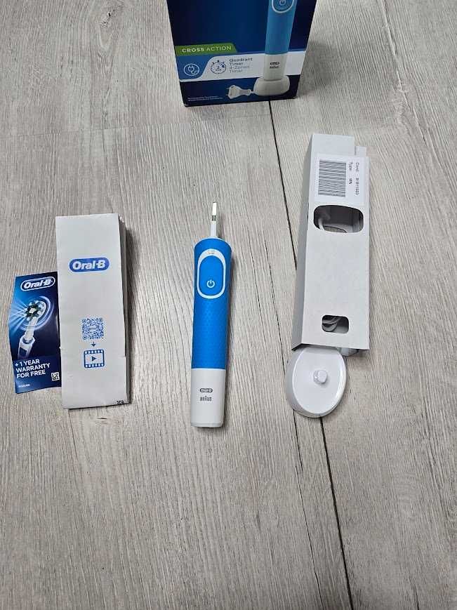 Szczoteczka elektryczna Oral-B Vitality 100 Cross Acrion niebieska