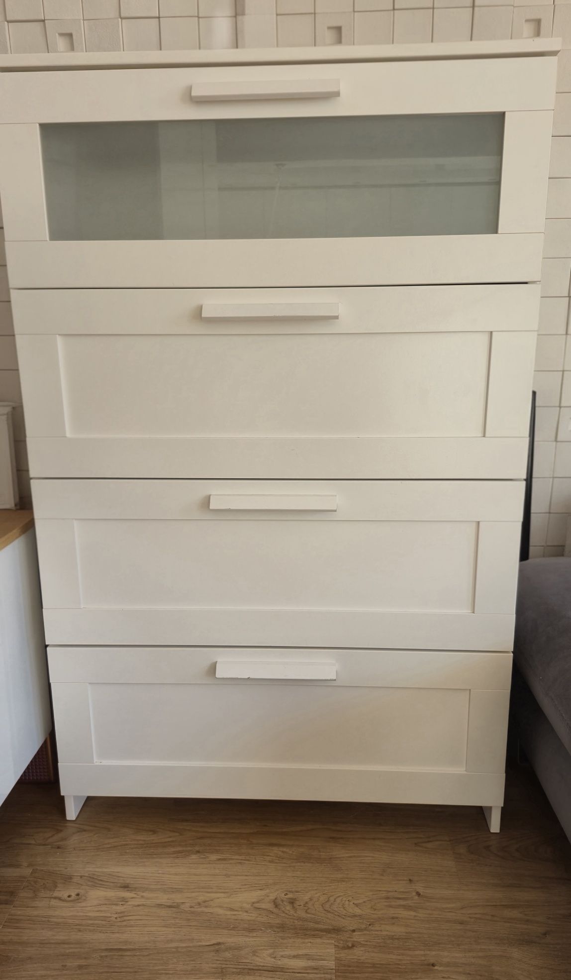 Komoda biała z szufladami i witrynką IKEA