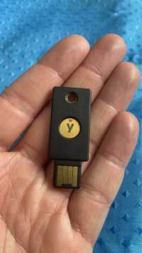 Yubico Yubikey 5 NFC апаратный ключ бу