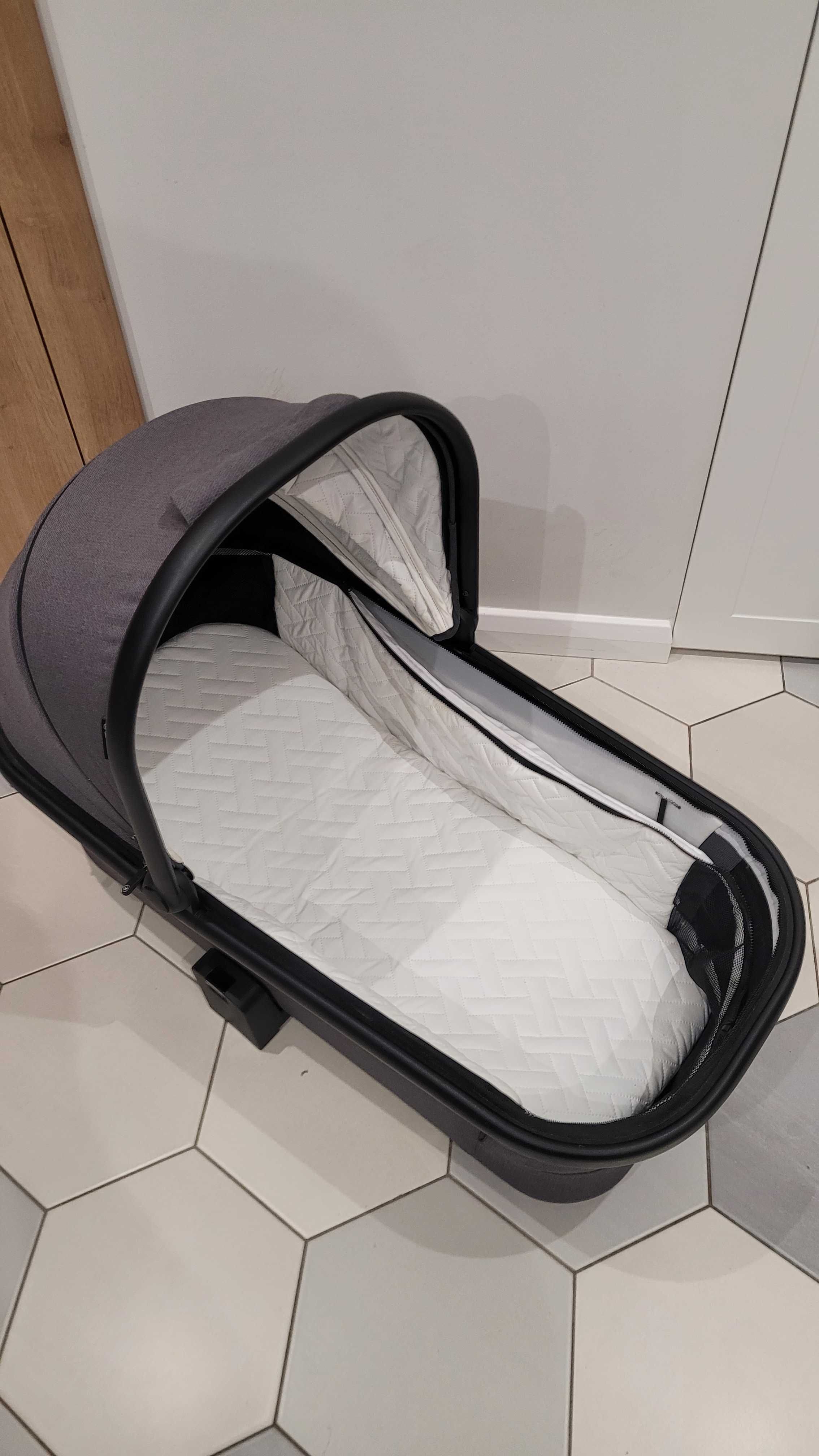 Wózek dziecięcy Muuvo Slick 2.0 Iron Graphite - spacerówka + gondola