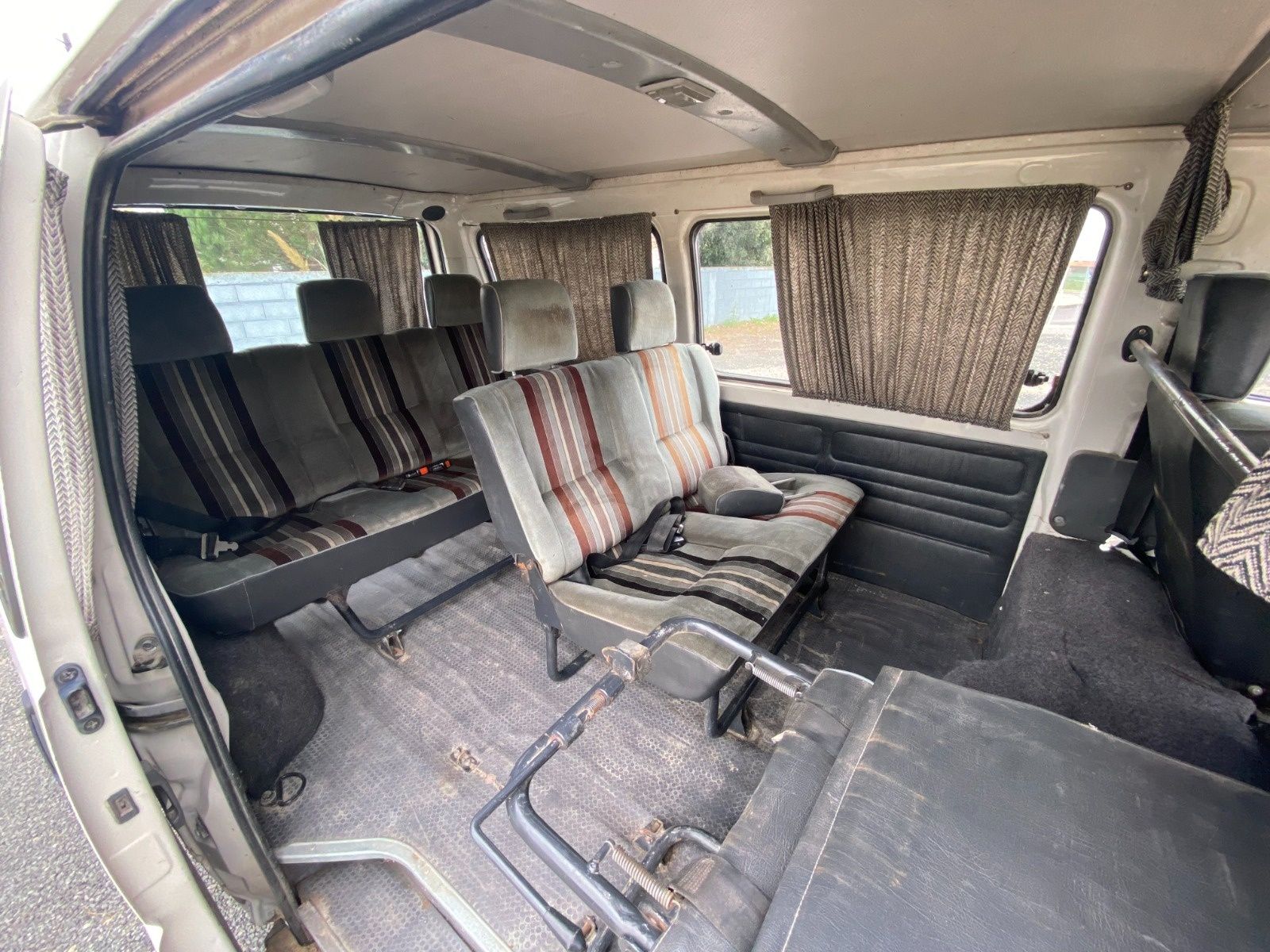 Mitsubishi L300 9 LUGARES