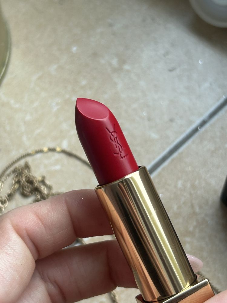 YSL rouge pur couture pomadka czerwona szminka ives saint laurent