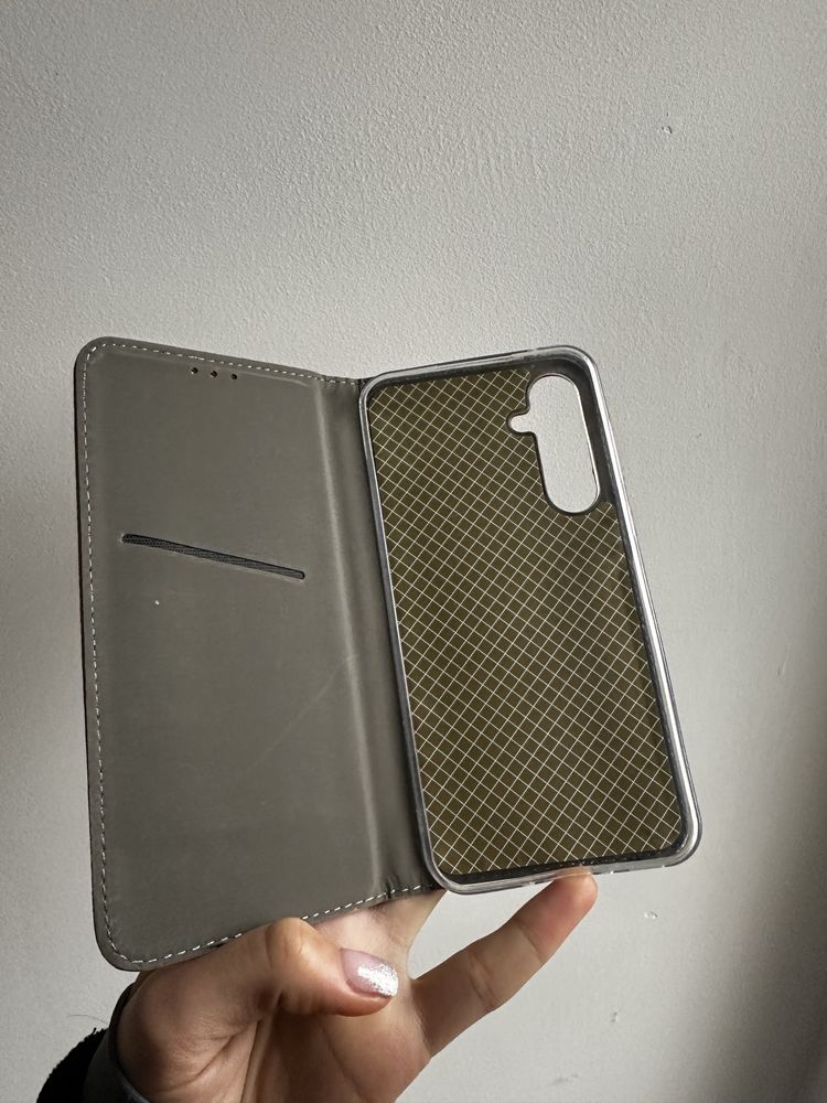 Etui zamykane złote SAMSUNG A35