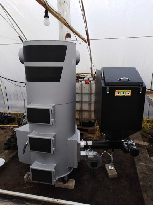 Piec nadmuchowy z podajnikiem. 50 kw.