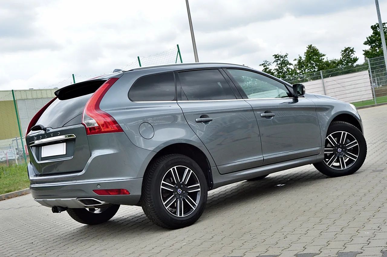Volvo XC 60 Summum_Bi_Xenon_Ledy_Digital_Skóra_Grzana_Navi_Kamera_DVD_El.Klapa