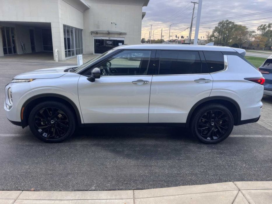 Mitsubishi Outlander SEL      2023