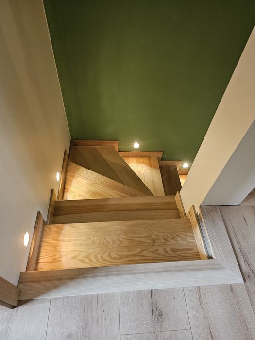 Stopnie, schody drewniane dąb, jesion, buk