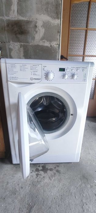 Pralka Indesit IWD61051 mało uzywana