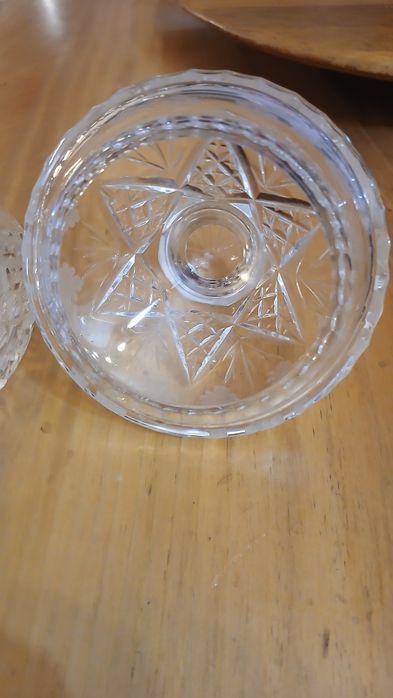 Sprzedam bombonierę z kryształu z PRLu