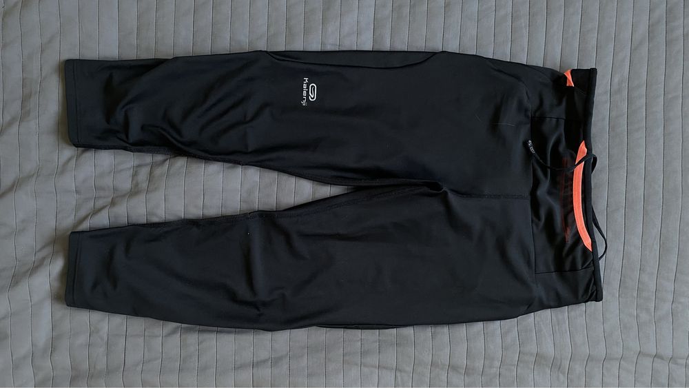Czarne sportowe trekkingowe legginsy 3/4 Kalenji
