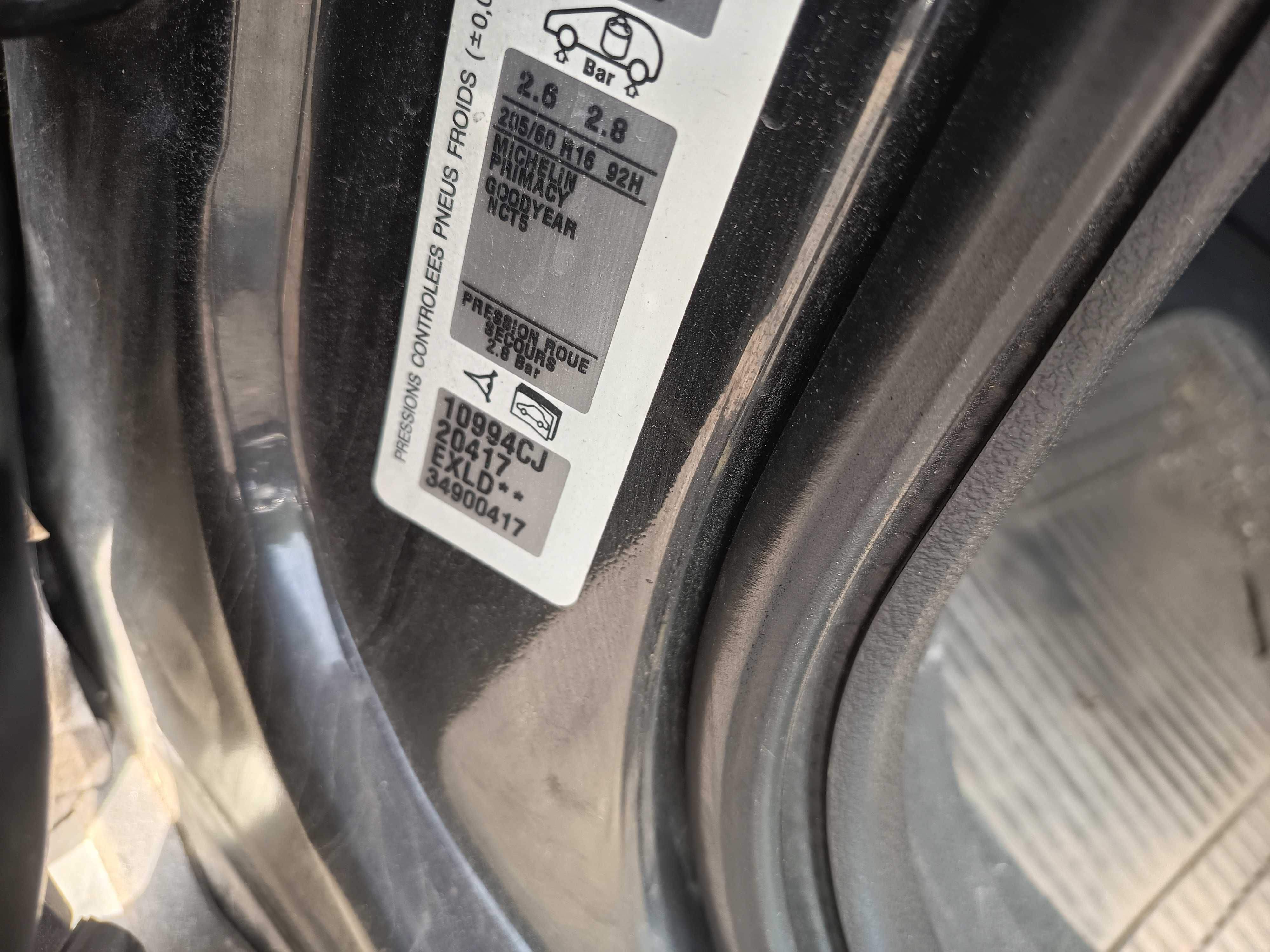 Peugeot 407 EXLD zderzak przedni FV transport/dostawa